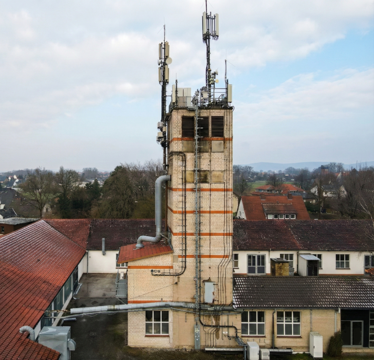 Projektbeispiel: Antennenträger auf Massivbau Statik für Mobilfunkstation auf Mauerwerksturm in Bad Oeynhausen – Nachweis der Standsicherheit